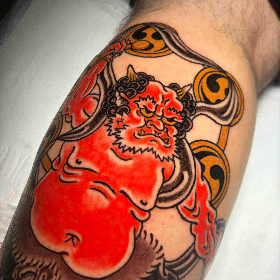 Tatuajes japoneses y ornamentales personalizados en Badalona. Erre Tattoo, creatividad y técnica en cada diseño.