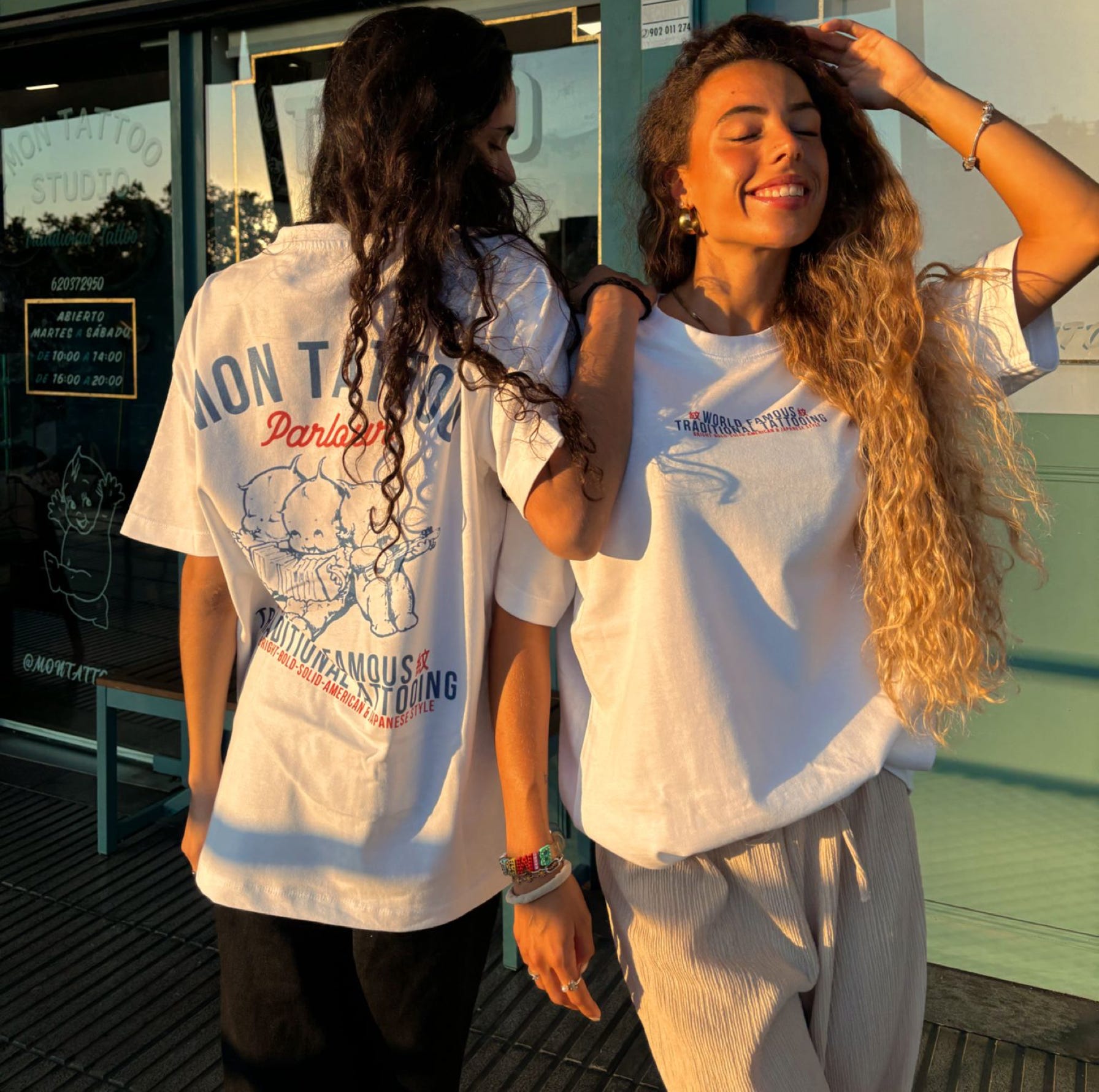 Fotos de stock gratuitas de asientos en el suelo, auriculares, aventura